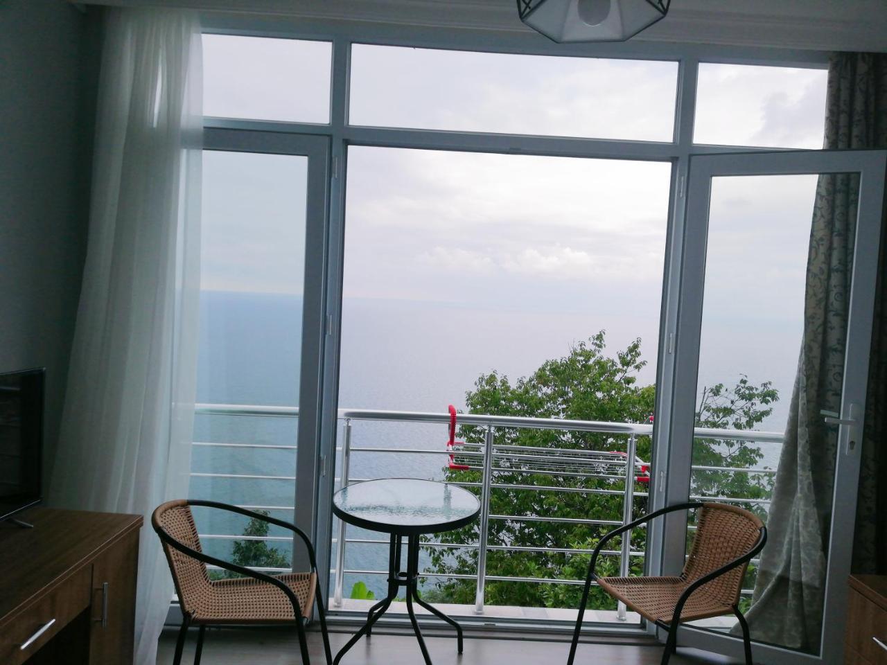 Albatross Kvariati Guest House Exterior photo