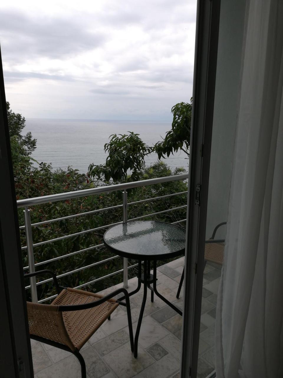 Albatross Kvariati Guest House Exterior photo
