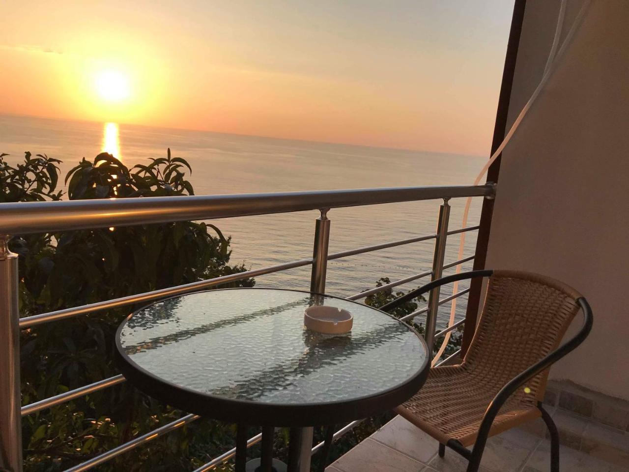 Albatross Kvariati Guest House Exterior photo
